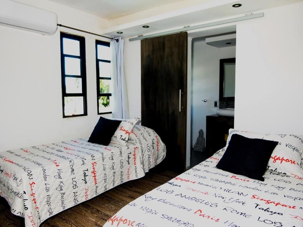 Habitación dos camas separadas vista 1